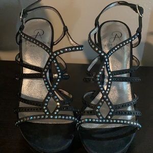 Adrianna Papell heels silver black stones 5.5